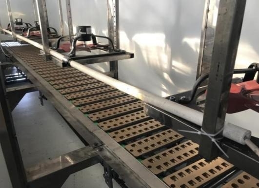 Ligne de production de gel à base de mousse avec servo-versage semi-automatique et matière première de pigment