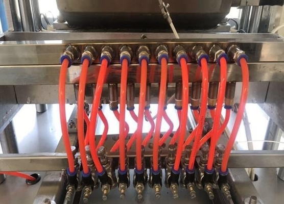 Machine à verser des bonbons doux et durs semi-automatique pour un processus de formage à haute productivité